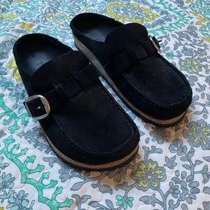Birkenstock Buckley Clogs in Black Suede